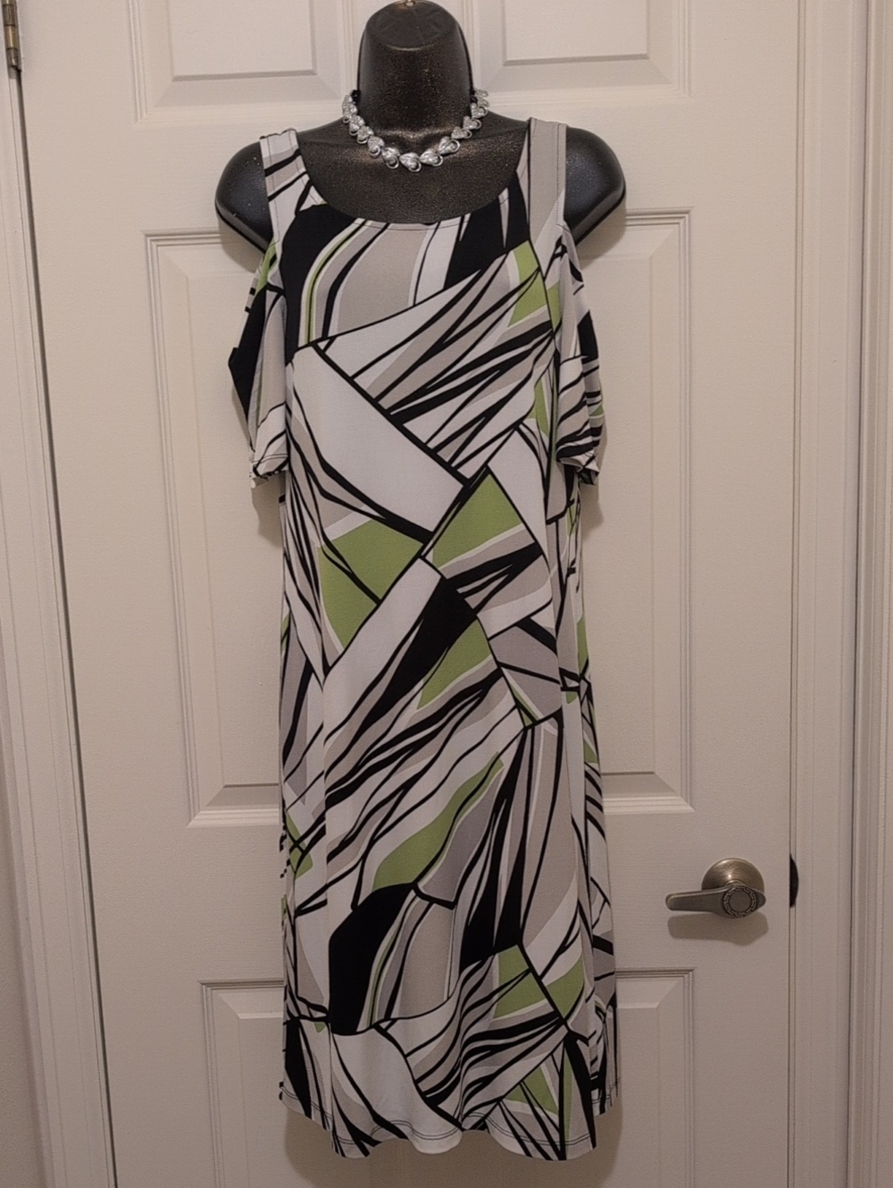 Kasper Cold-Shoulder Midi Dress in White, Black & Light Green